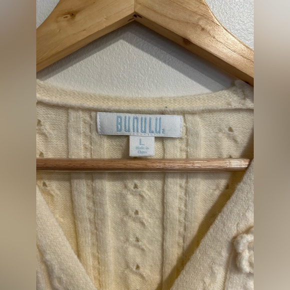 BUNULU cream v neck button down cardigan with rose details size M/L - Picture 5 of 8